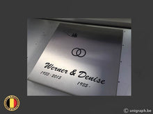 Afbeelding in Gallery-weergave laden, Gedenkplaat geplooid