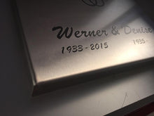 Afbeelding in Gallery-weergave laden, Gedenkplaat geplooid